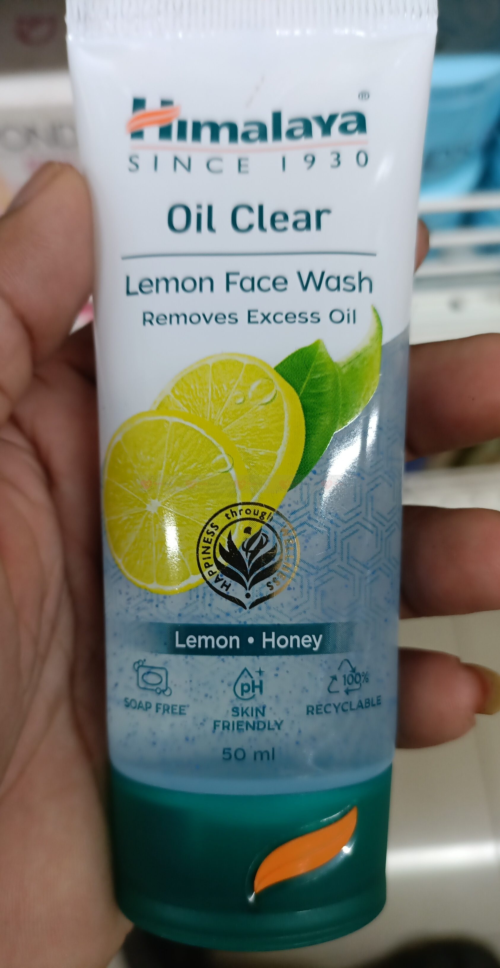 HIMALAYA OIL CLEAN LEMON FACE WASH 50 ML 